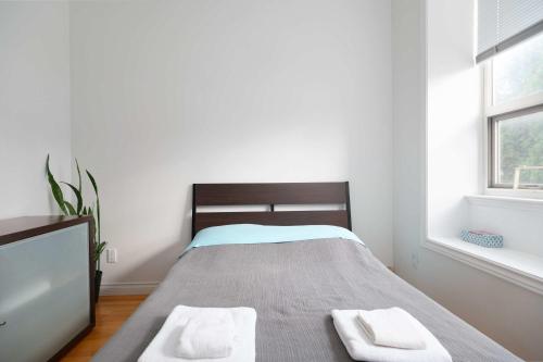 Ένα ή περισσότερα κρεβάτια σε δωμάτιο στο Private Room in Prime Location with Full Amenities