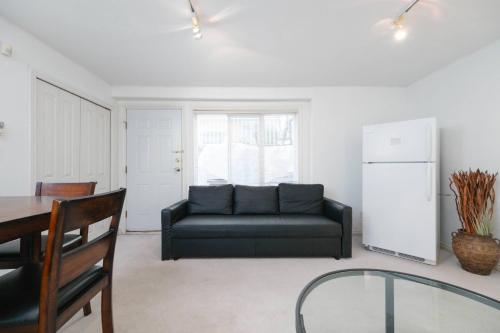 Køkken eller tekøkken på Private Guesthouse in Prime Location