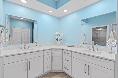 Et badeværelse på Versailles Sur La Mer 1D