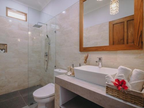 Ένα μπάνιο στο Villa Royal