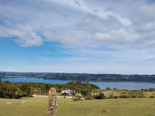 卡斯特鲁Agroturismo Silvestre Marly的水体景田野