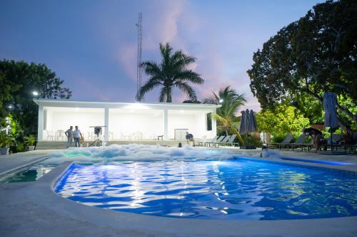Πισίνα στο ή κοντά στο Hotel Boca de Yuma