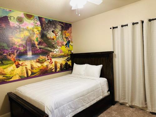 a bedroom with a bed with a painting on the wall at Casa Cortez in Visalia