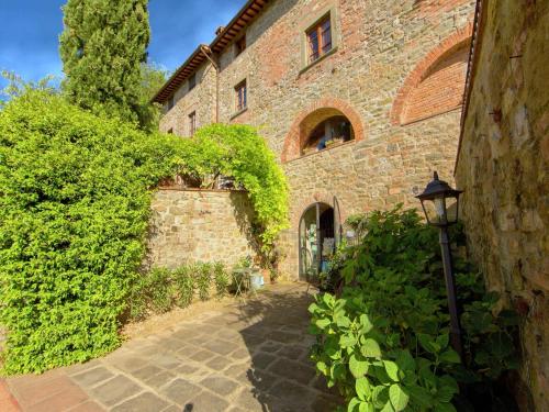 En have udenfor Attractive apartment in typical Tuscan style