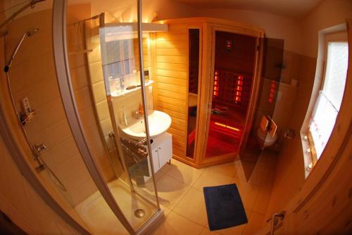 O baie la Ferienhaus Wellenbrecher Sauna - Whirlpool - Kamin - Wlan - Wii - bis 6 Personen