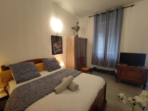 a bedroom with a bed with a teddy bear on it at City 18 in Bourges
