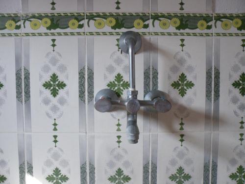 Phòng tắm tại Pokhara Abroad Inn