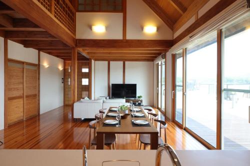 Una televisión o centro de entretenimiento en New OPEN！ Luxury Seaside Villa 神湊　駐車場無料　海辺の別荘　