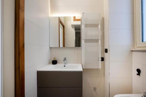 Ένα μπάνιο στο Martini Matera apartment