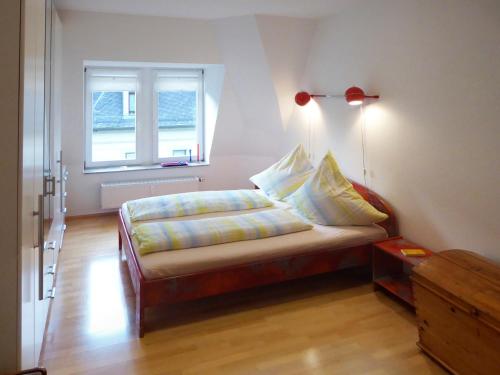 a room with a bed with a window and a window at Ferienwohnung Weißbach in Dresden