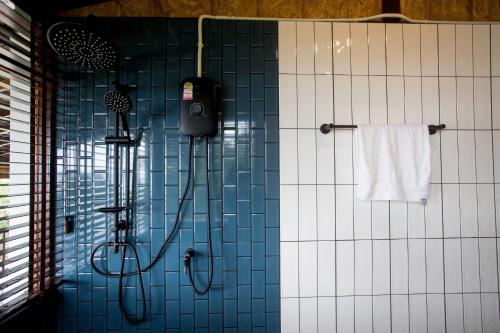 Ένα μπάνιο στο Baan Lhongviewlay Retreat บ้านหลงวิวเล รีทรีท