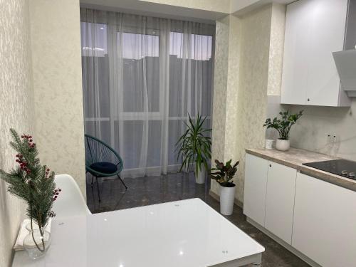 Φωτογραφία από το άλμπουμ του Двохкімнатна новобудова в районі автовокзалу,дві великі кімнати,парковка,поруч обласна лікарня σε Ρίβνε