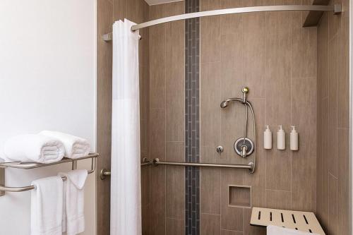 Ένα μπάνιο στο Travelodge by Wyndham LAX