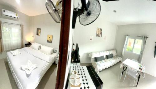 Ένα ή περισσότερα κρεβάτια σε δωμάτιο στο Yada House s&s