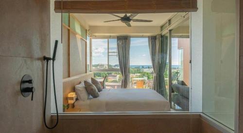 Voodi või voodid majutusasutuse Chic Residences at Karon Beach toas