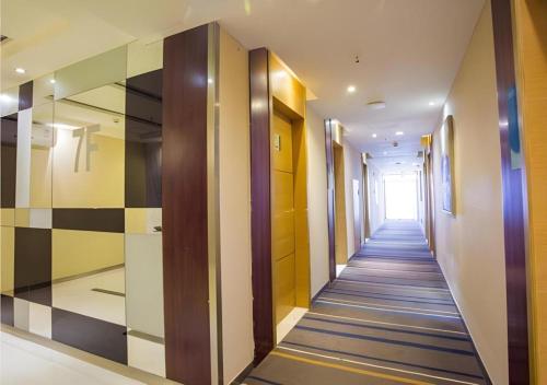 东兴City Comfort Inn Dongxing National Trade Port的走廊,走廊