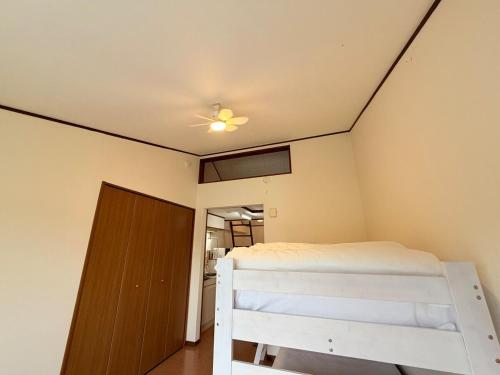 En eller flere senge i et værelse på ハイツ清水205