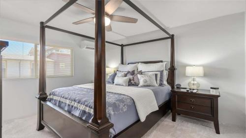 Кровать или кровати в номере Newly Luxury Condo Oasis