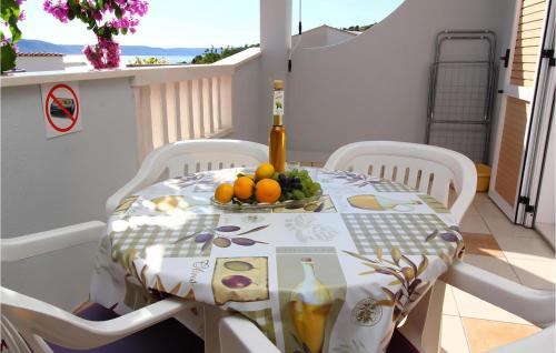 Cozy Apartment In Zivogosce With Wifi