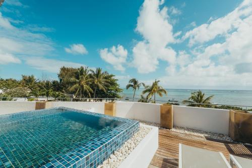 Hồ bơi trong/gần Villa MAEVA is your perfect beachfront escape