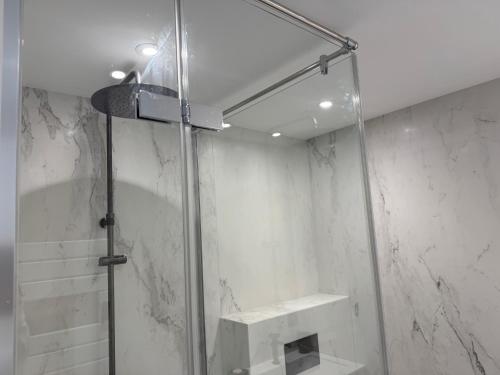 Ένα μπάνιο στο Maisonnette indépendante 25 m2 avec Jacuzzi