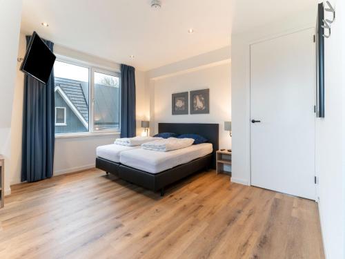 Postel nebo postele na pokoji v ubytování Pretty Holiday Home in De Koog Texel with Garden