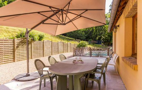 Μπαλκόνι ή βεράντα στο Lovely Home In Acquigny With Private Swimming Pool, Can Be Inside Or Outside