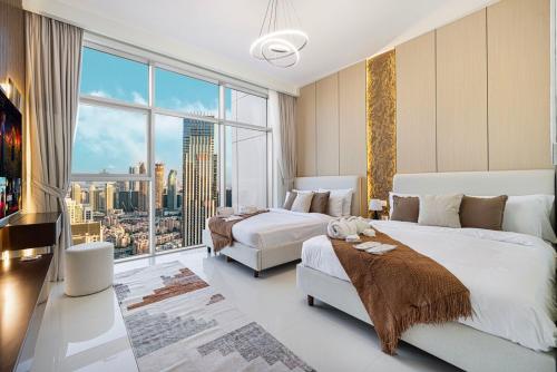 Ένα ή περισσότερα κρεβάτια σε δωμάτιο στο Spacious Lux 4 Bed with Large Balcony and Burj View by Vista Stays Dubai