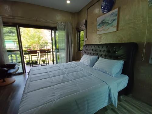 Ένα ή περισσότερα κρεβάτια σε δωμάτιο στο Baan suan khun Pen Chiangmai