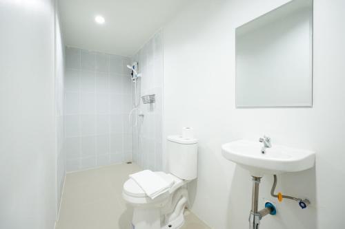 Et badeværelse på XX Znap BTS Ekkamai Station - Bangkok