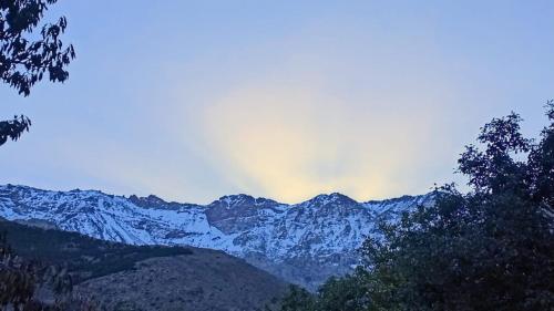 Vista general de una montaña o vista desde la posada