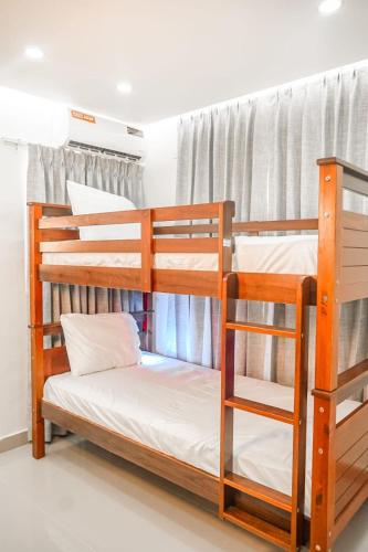 Ένα ή περισσότερα κρεβάτια σε δωμάτιο στο Lujoso departamento en Boca Chica