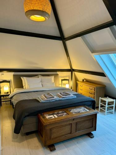 a bedroom with a bed and a table in a room at Boutique stay Mir Lo in Mierlo in Mierlo