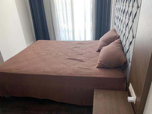 a bed in a small room with a window at Grand Sappfıre e4 in Larnaka