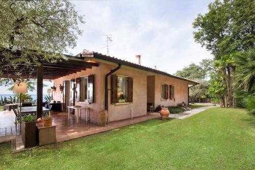 Φωτογραφία από το άλμπουμ του Villa Il Rifugio degli Oleandri - Vista mozzafiato σε Cavaion Veronese