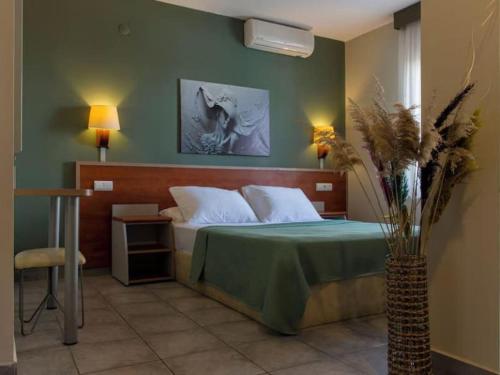 Postel nebo postele na pokoji v ubytování Green Mar Hotel