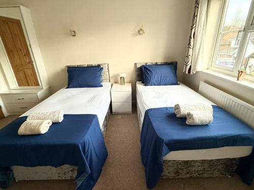 En eller flere senge i et værelse på Spacious 4 Bed house in cul-de-sac location