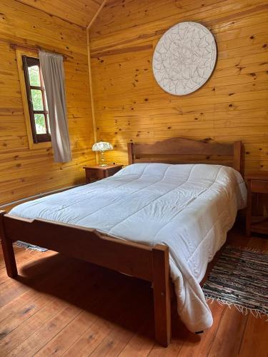 a bedroom with a bed in a log cabin at Cabañas del Viñedo in La Paz