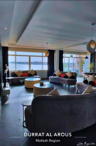 Χώρος καθιστικού στο شاليه درة العروس