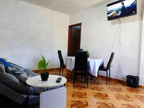 a living room with a couch and a table at Cerca de pirámides, bancos, centros, UDLA, paradas in Cholula