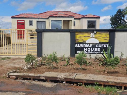 El edificio en el que está la casa de huéspedes