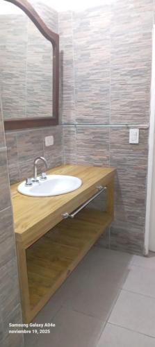 Et badeværelse på Depto 4 personas