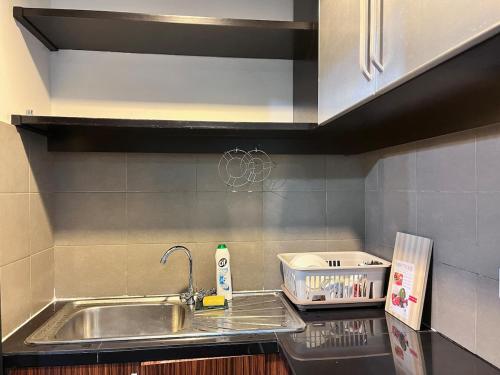 Η κουζίνα ή μικρή κουζίνα στο Likas Square Serviced Apartment - Seaview with 3bedrooms for 9pax