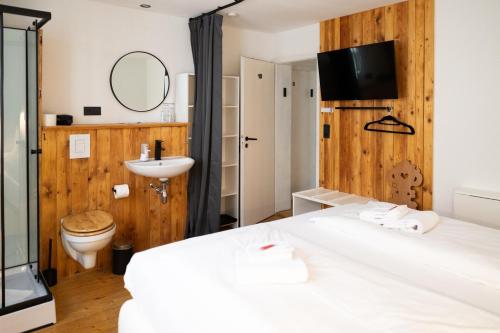 Ένα μπάνιο στο Gasthof zum goldenen Schiff - Lehm, Stil & Altstadtflair