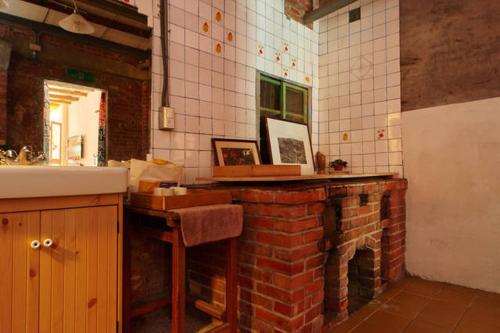 a kitchen with a brick counter and a sink at Just For Fun B&B in Pingxi