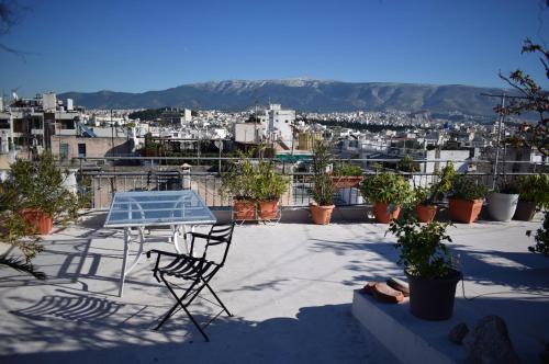 Charming Acropolis Flat with stunning 360 degrees building Roof Terrace