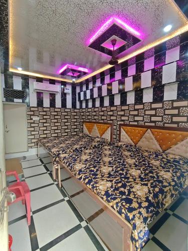 a room with a long bed in a room at Pawansut Dham in Naimishāranya