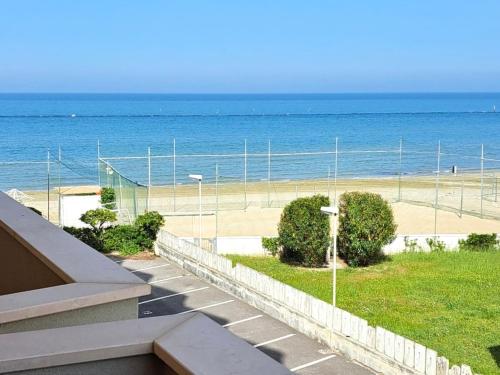 F007 - Fano, monolocale fronte mare in residence con piscina