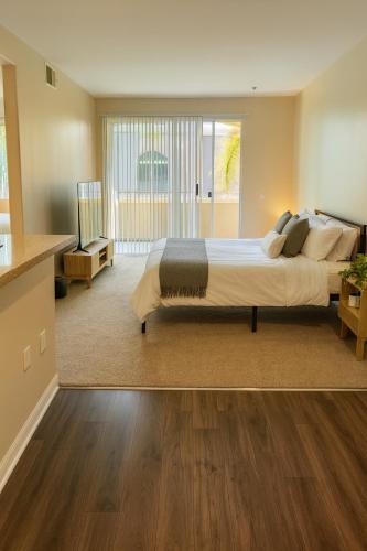 Marina Del Rey Beach Retreat w Hot Tub, Billiards & Grill photo 31