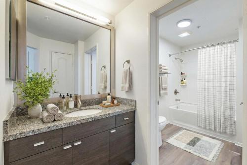 Marina Del Rey Beach Retreat w Hot Tub, Billiards & Grill photo 32
